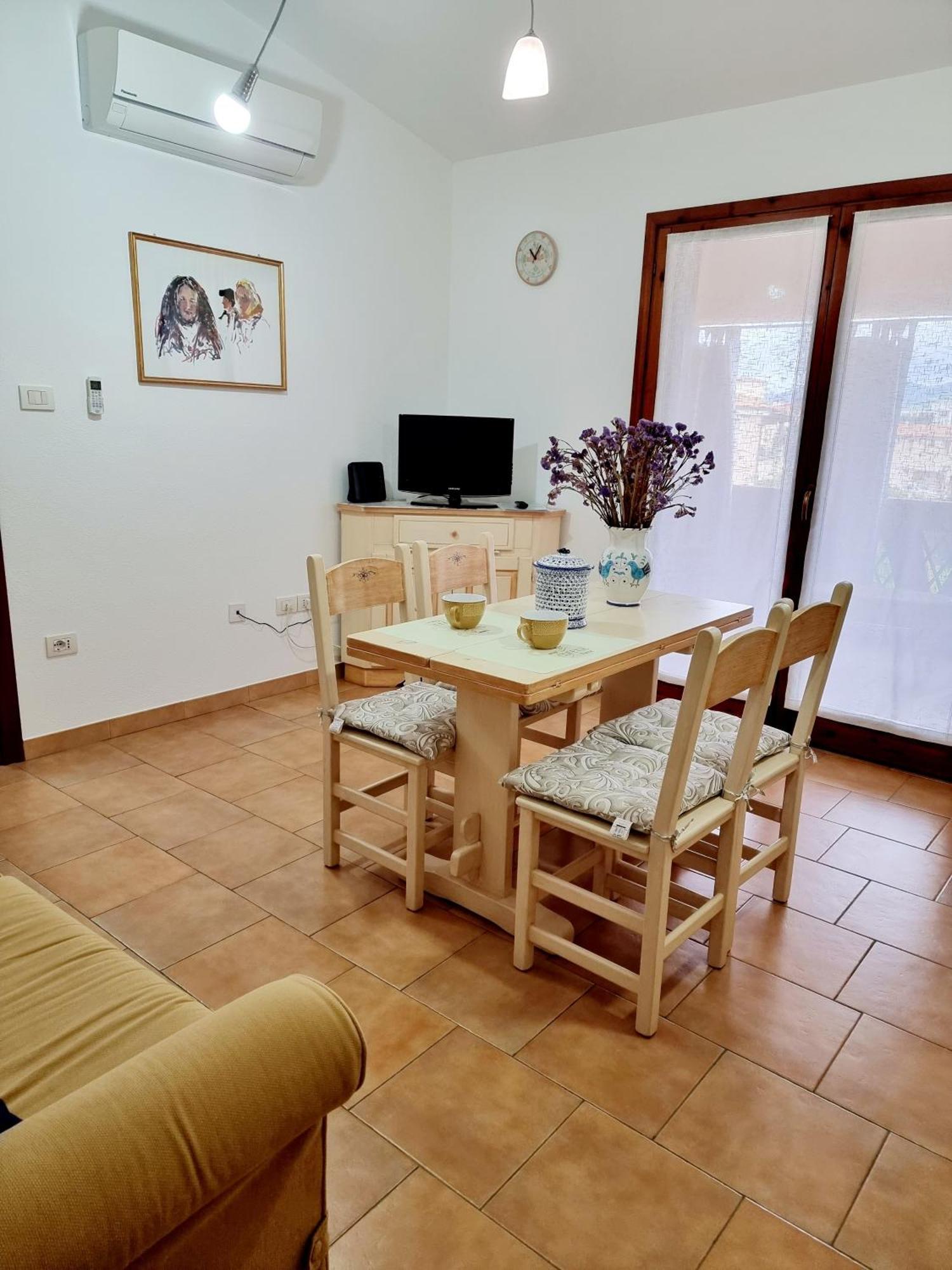 La Casa Di Arly Apartment Olbia